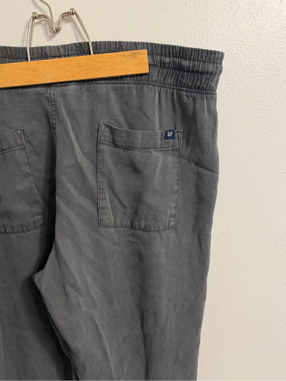 GAP Joggers - Picture 6 of 9
